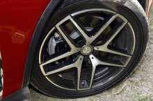 La monte pneumatique du Mercedes GLE 450 AMG est généreuse : 315 / 40 / R21 à l'ar et 275 / 45 / R21 à l'avant.