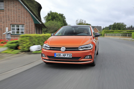 VW Polo 2017 face avant sur une route