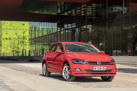 Match Volkswagen Polo Renault Clio : Statiques extérieurs 3/4 AV droit Polo