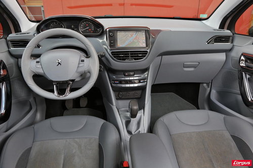 Renault Clio - Peugeot 208 : politiques divergentes