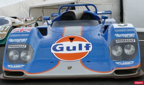 Rétromobile 2011: du concentré d'automobile ancienne