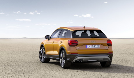 audi q2 orange arrière