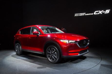 Mazda CX-5 2017 vue avant couleur rouge