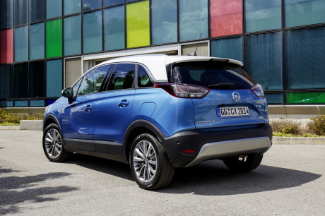opel crossland x de couleur bleu