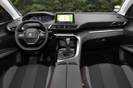 peugeot 3008 bluehdi 100 active planche de bord