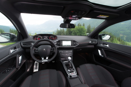 Peugeot 308 2017 GT LIne planche de bord