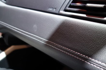 planche de bord avec surpiqures dans le seat arona