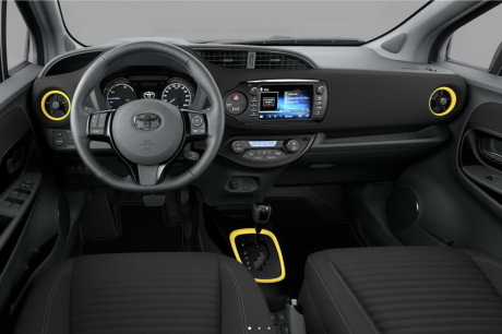 Toyota Yaris Hybride Collection Jaune planche de bord