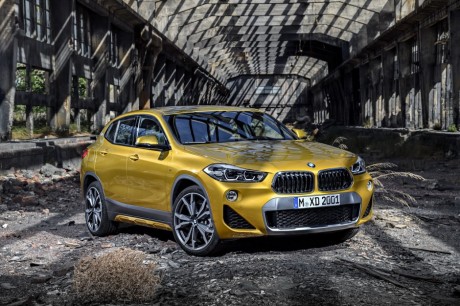 BMW X2 vue avant jaune