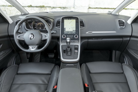 Intérieur du renault grand scénic initiale paris