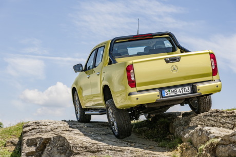mercedes classe x jaune arrière
