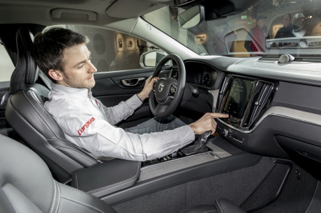 julien sarboraria au volant du volvo v60 2018