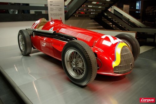 Rétromobile 2011: du concentré d'automobile ancienne