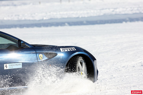 Ferrari FF Ferrari on ice, extrême sensation