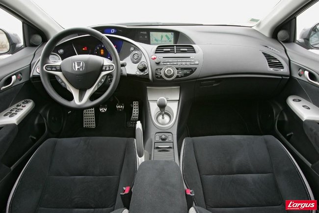 Honda Civic Viii Au Volant