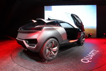 Concept Peugeot Quartz avec technologie hybride rechargeable et moteur 1.6 THP à essence.
