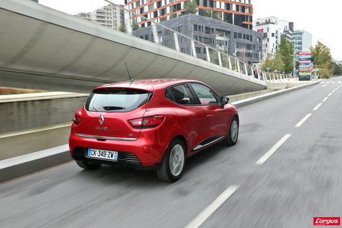 Renault Clio IV vs Peugeot 208 : le choc !