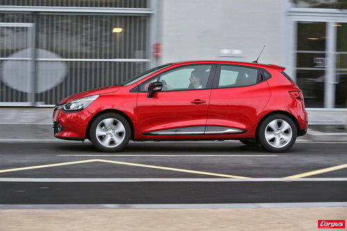Renault Clio IV vs Peugeot 208 : le choc !