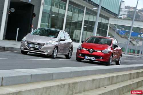 Renault Clio IV vs Peugeot 208 : le choc !
