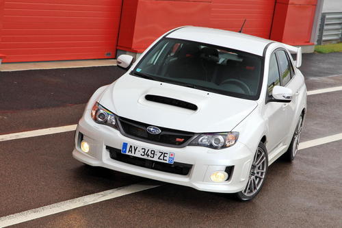 Subaru Impreza Subaru WRX STI S sur circuit