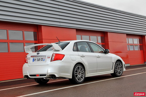 Subaru Impreza Subaru WRX STI S sur circuit