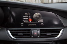 Alfa romeo Giulia 2017 vue écran menu