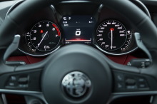 Alfa Romeo Giulia Veloce 2017 compteurs