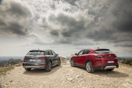 Alfa stelvio face à audi Q5 vue de dos