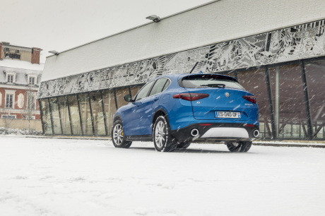 Alfa Romeo Stelvio Sport Edition statique arrière gauche