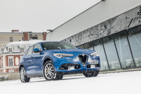 Alfa Romeo Stelvio Sport Edition statique avant