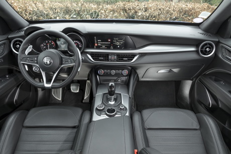 Alfa Romeo Stelvio Sport Edition planche de bord