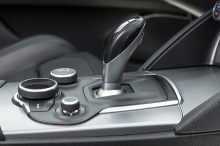 Alfa Romeo Stelvio Sport Edition levier de vitesse