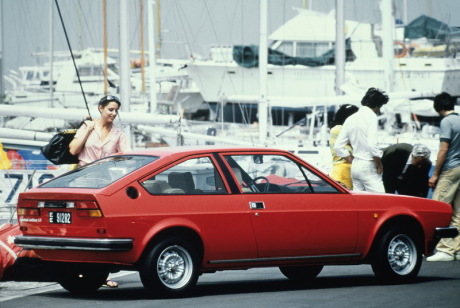3/4 arrière Alfa Romeo Sud Sprint rouge