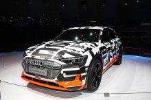 Audi e-tron quattro camouflage salon de Genève 2018 vue avant