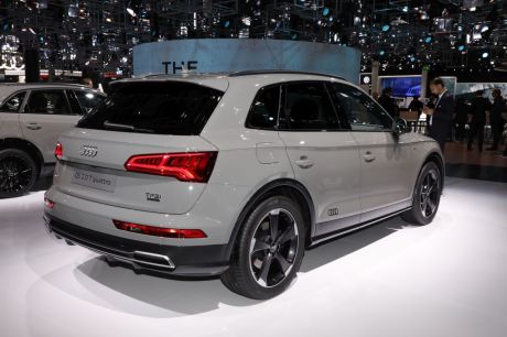 Audi Q5 vue arrière gris