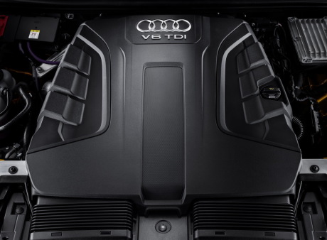 Audi Q8 orange 2018 vue du moteur V6 3.0 TDI 286 ch