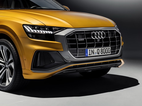 Audi Q8 orange 2018 vue avant calandre octogonale