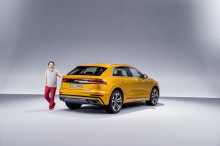 Audi Q8 orange 2018 vue arrière journaliste Didier RIC Largus.fr