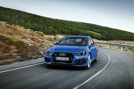 Audi RS4 Avant bleu avant gauche