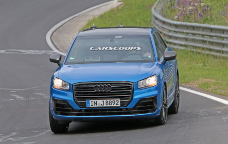 vue avant Audi SQ2 Nürburgring bleu