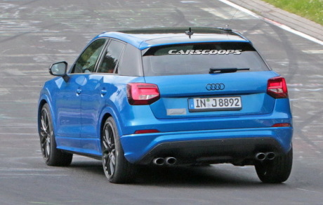 vue arrière Audi SQ2 Nürburgring bleu