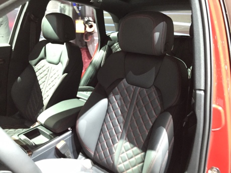 Audi SQ5 sièges avant