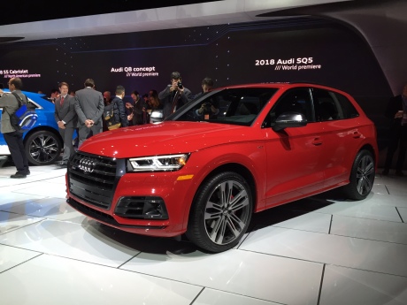 Audi SQ5 3.0 TFSI couleur rouge vue avant NAIAS 2017