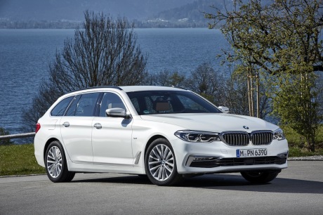 BMW 520d Touring : statique extérieur profil AV droit