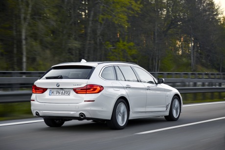 BMW 520d Touring : action travelling AR droit
