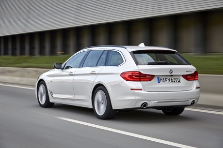 BMW 520d Touring : action travelling AR gauche