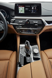 BMW 520d Touring : statique intérieur console centrale verticale