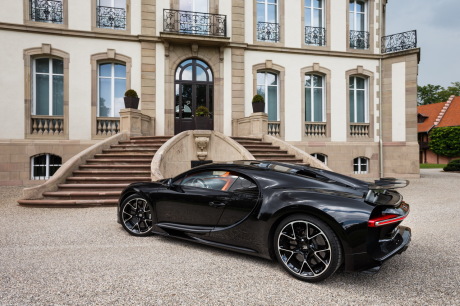 Notre Bugatti Chiron d'essai est revêtue d'une robe noire carbone.