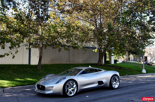 Jaguar sur tous les fronts