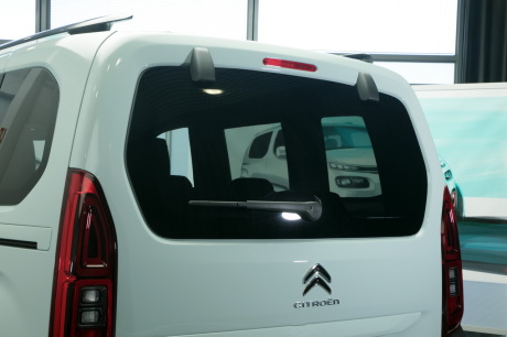 Citroën Berlingo 2018 vue arrière lunette arrière à ouverture indépendante